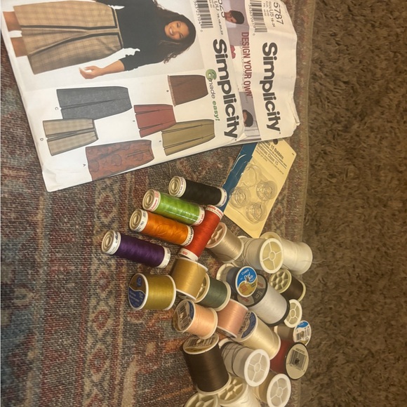 Assorted Sewing Thread Spools - Picture 3 of 3